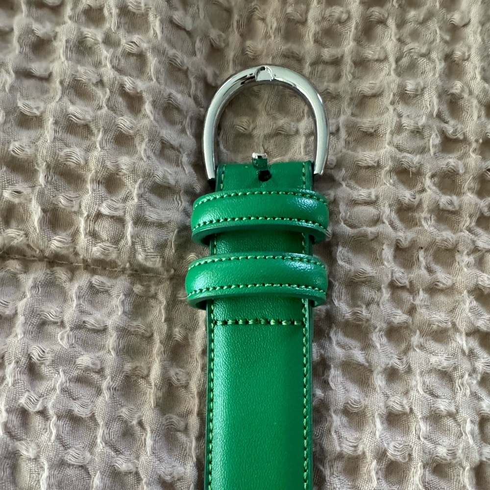 Falari women’s genuine leather belt. Single prong buckle. Kelly Green
